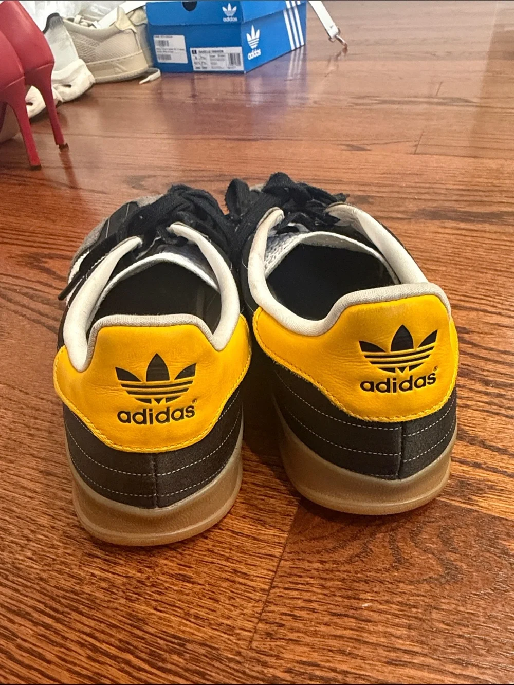 adidas Gazelle Gray Suede Sneakers with White Stripes size 7.5